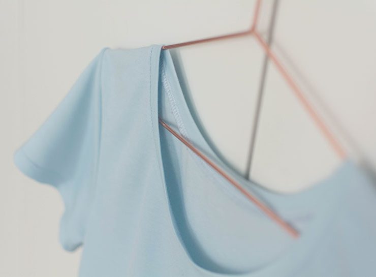 Schnittmuster Damen T-Shirt #swag auf Kleiderbügel