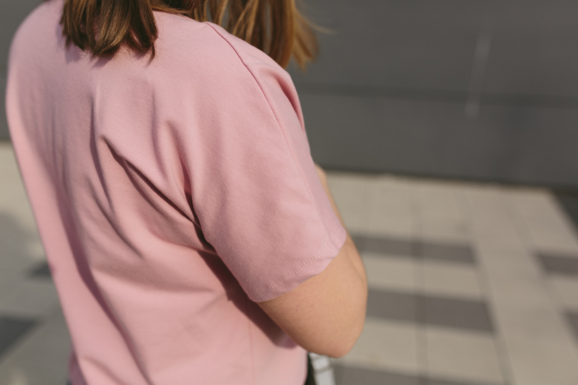 Schnittmuster T-Shirt mit angeschnittenen Ärmel Tragefoto Rückenansicht